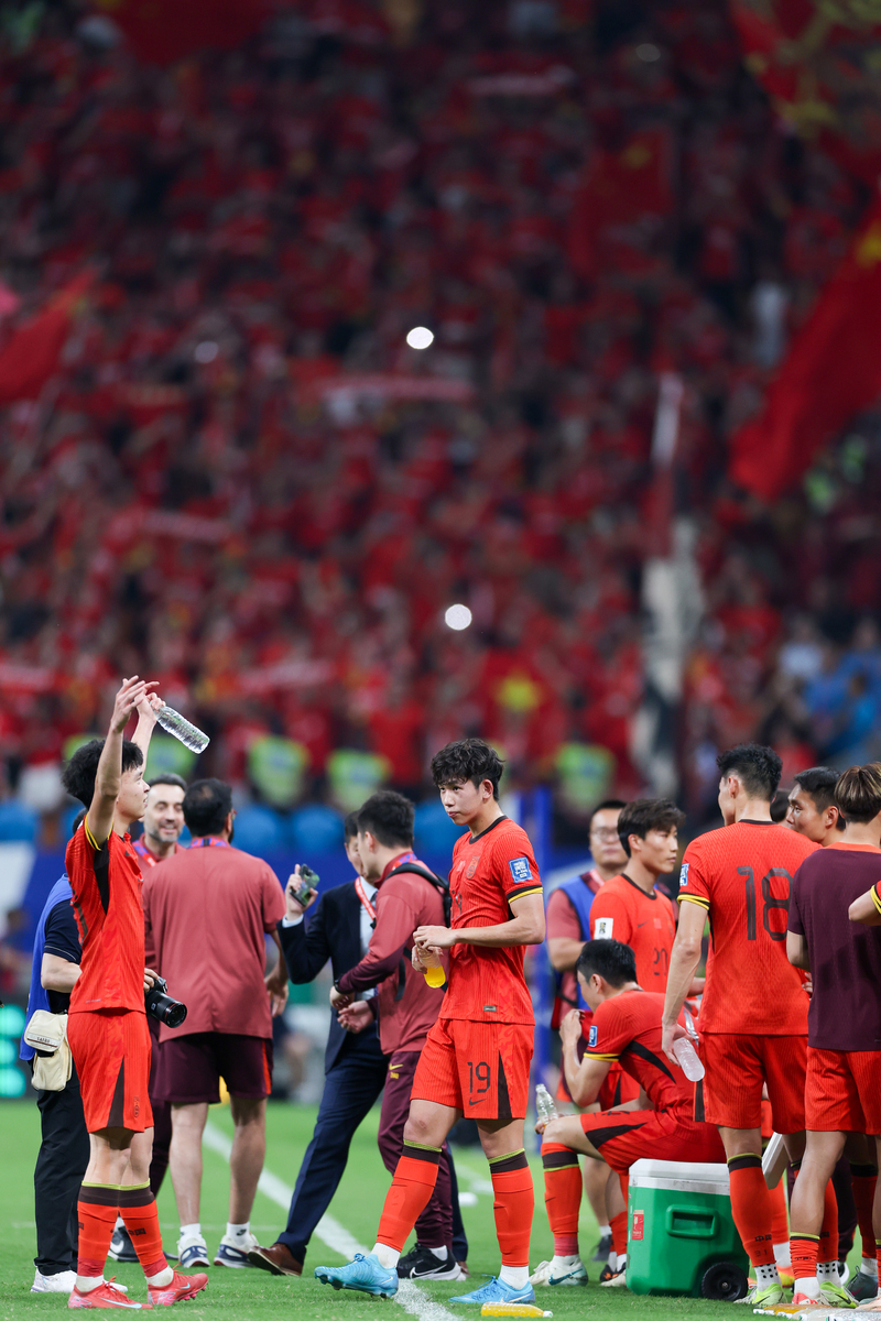 九游-Faker回归赛场，出色防守首场状态亮眼，中国队观众沸腾！的简单介绍