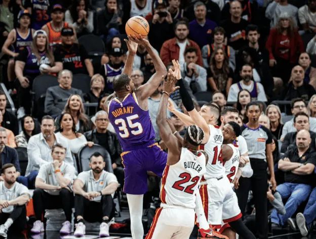 九游体育-杜兰特连续十场比赛得分超过惊险取胜，热火挑战极限！的简单介绍